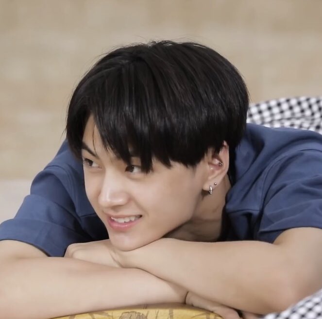 jongseongsfilm's tweet image. he’s laughing his heart out &amp;gt;&amp;lt;