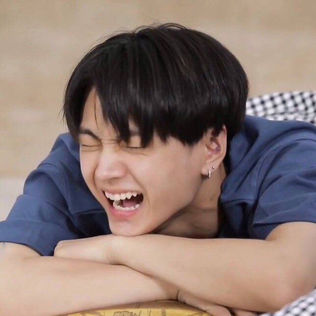 jongseongsfilm's tweet image. he’s laughing his heart out &amp;gt;&amp;lt;