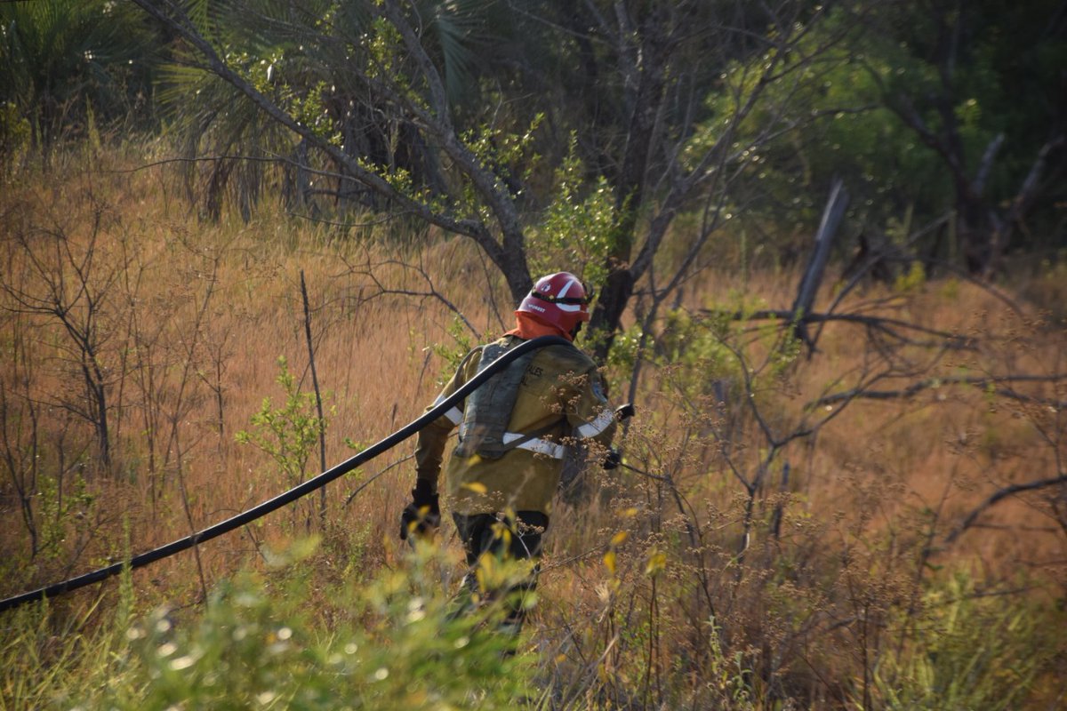 mariadeliriotv's tweet photo. #Bomberos #Corrientes #ParajeElCaiman #incendio https://t.co/J42P7XKZjw
