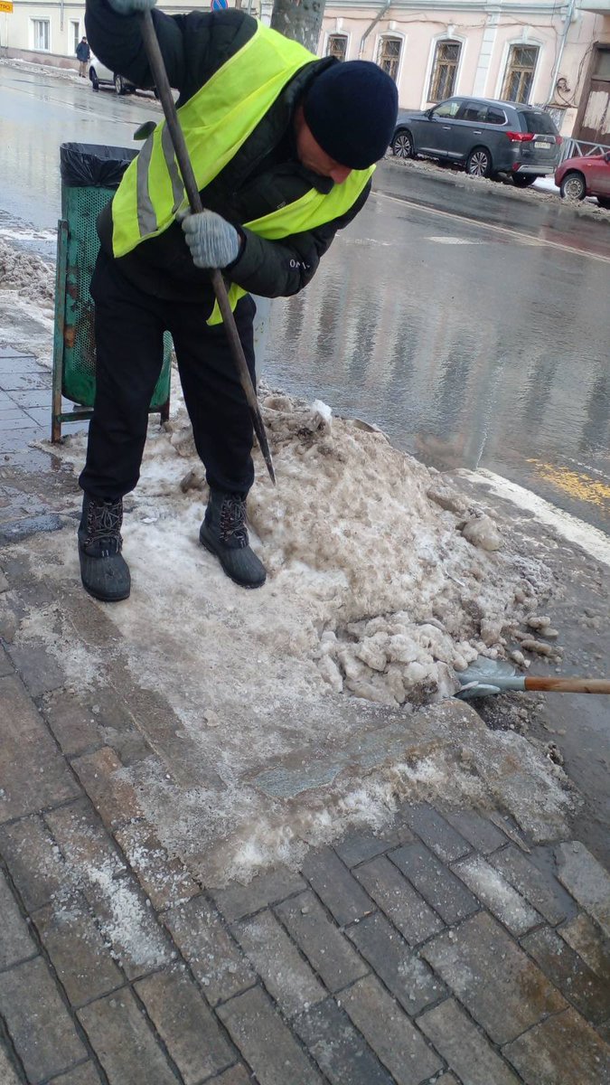 ООО «Экомед» производит очистку ливневых колодцев , по ул.Венцека <a href="/AdmSamRna/">Администрация Самарского внутригородского района</a> <a href="/rradyukov/">Роман Радюков</a>