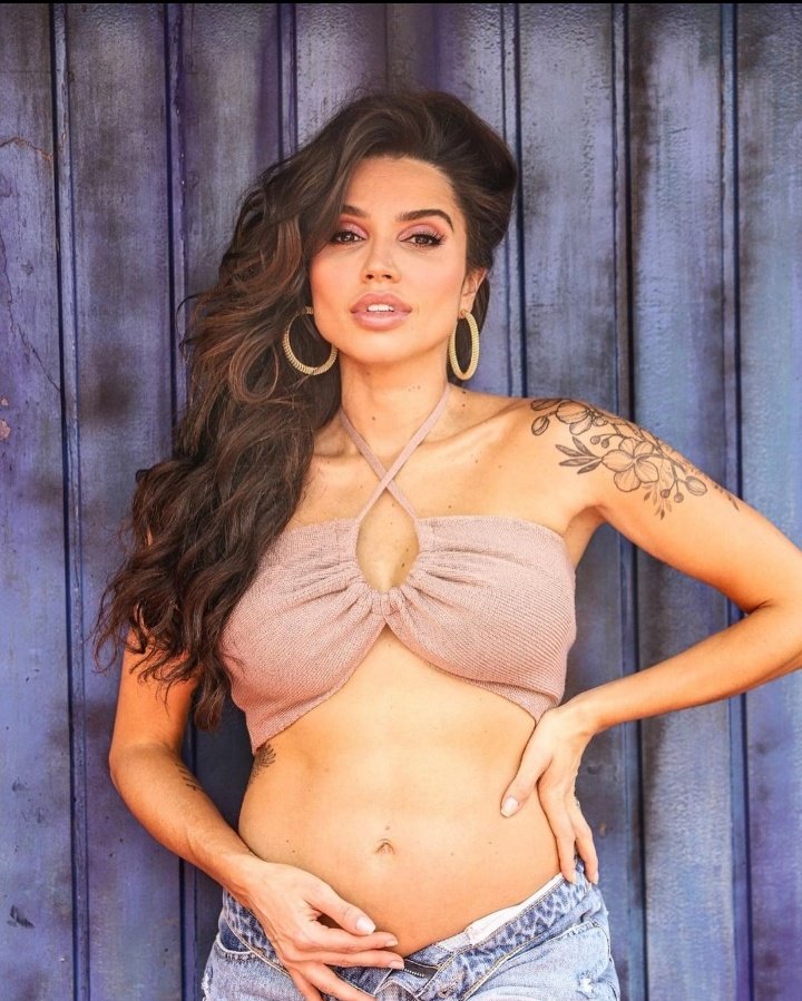 SusanaPS6's tweet photo. 📷|#PraArrasar
https://t.co/ALQmXJZ6K3
"À espera do pequeno Theo, @PaulaAmorim, campeã do 'No Limite' e ex-BBB18 posa em ensaio de grávida especial..😍|@BrenoSimoes ❤ https://t.co/H6lJSogipb