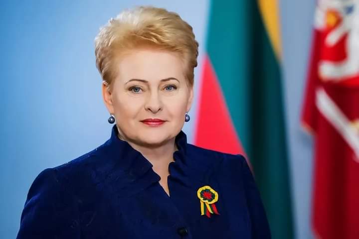 _A_Vit_'s tweet photo. Экс президент Литвы Даля Грибаускайте:
"Угрозы изоляцией или санкциями агрессора не остановили и не остановят.  Санкции — это всего лишь отсроченные штрафы.  ВОЕННОГО ПРЕСТУПНИКА можно остановить только на поле боя.  Так что прекратите пустые разговоры и действуйте по-настоящему" https://t.co/GOEgBRLRZ5