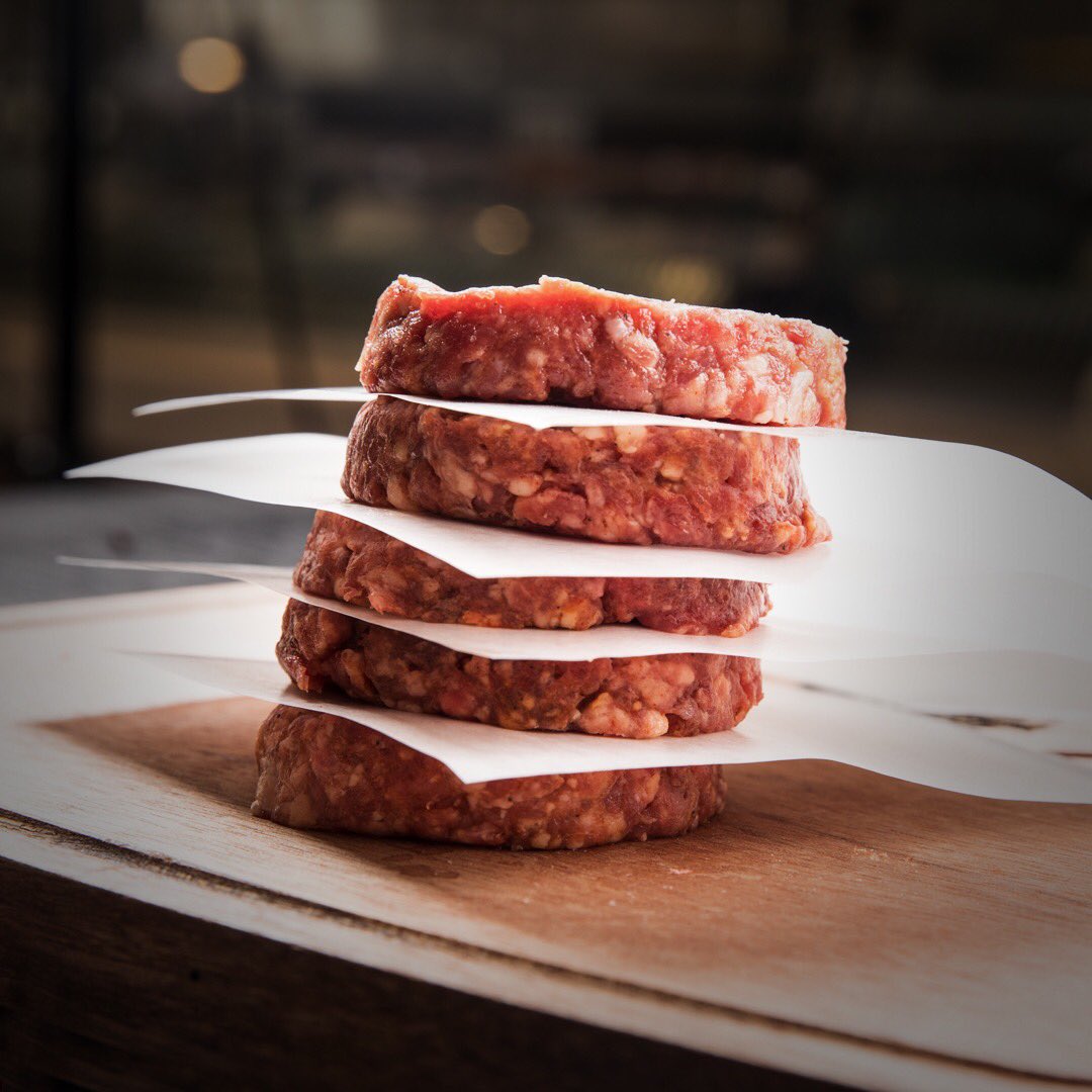 جميع أنواع البرجر من ميت شوب .. حياكم 

#themeatshop #grill #bbq #wagyu #steak #gourmetmeat #Riyadh #lampchops #ستيك #برغر #واغيو #لحم #الرياض #ذا_ميت_شوب