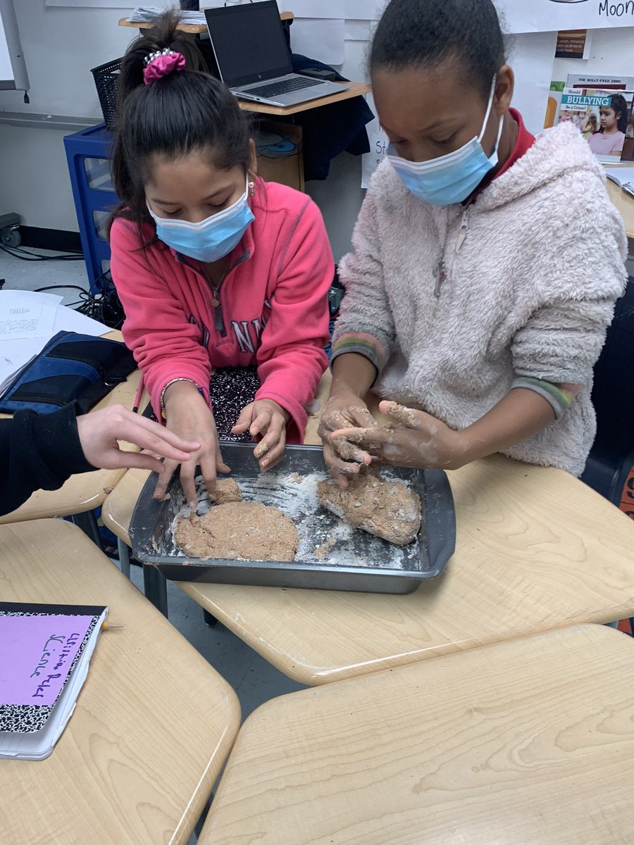 NapoleonTiffany's tweet image. Grade 5 Science: layers to sedimentary fossil formation. 🐚🐠🦕 @Ashford_Hisd @HISD_ElemSci