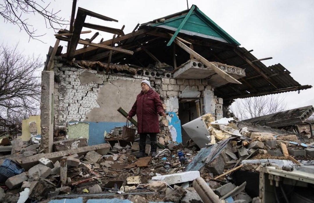 NestorSiurana's tweet photo. 🚨 Primeras duras imágenes del ataque de Rusia a Ucrania

⚠️ Se estima que más de 60 personas ucranianas han perdido la vida en la primera ofensiva rusa.

🇺🇦 El Presidente Zelensky hace un llamamiento a la unidad y afirma que aquellos que quieran tener un arma se les dará. https://t.co/eyw60nUQFJ