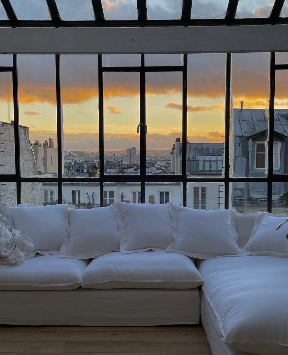 tmbIrpics's tweet photo. Apartment in Paris ,Montmartre 🇫🇷 https://t.co/om3VG1VJLa