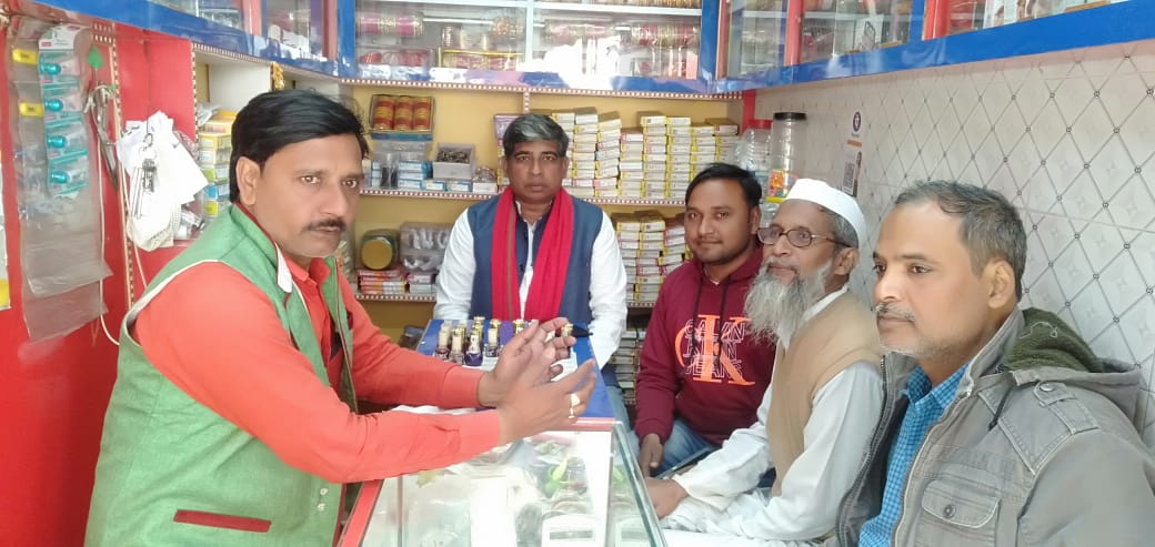 आज पटियाली के समाजवादी पार्टी कार्यकर्ताओं से तथा दूसरे लोगों से मुलाकात कर हालचाल जाना। 
#Patiyali 
<a href="/yadavakhilesh/">Akhilesh Yadav</a>
<a href="/samajwadiparty/">Samajwadi Party</a> <a href="/MediaCellSP/">Samajwadi Party Media Cell</a>