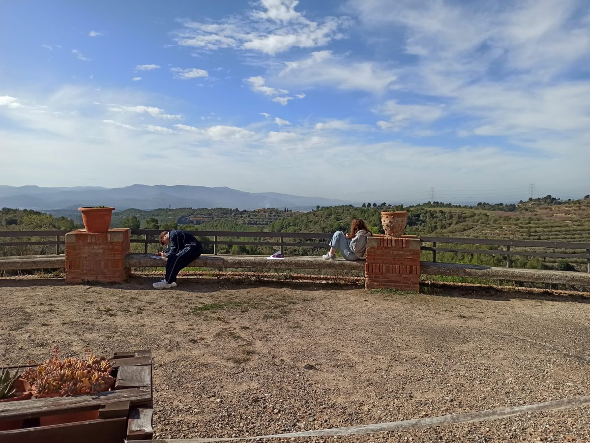 pmariasantcugat's tweet photo. L’alumnat de 2n Batxillerat està de recés, desconnectant del ritme diari de les classes per tal de reconnectar amb més forces a la recta final de curs 💪🏻🤩 #reces #iiin #convivencies #santcugat https://t.co/4BcNwA4XOt