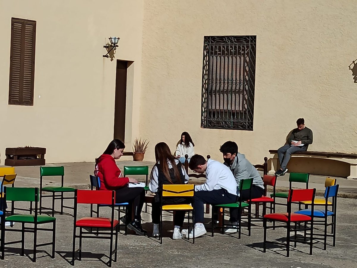 pmariasantcugat's tweet photo. L’alumnat de 2n Batxillerat està de recés, desconnectant del ritme diari de les classes per tal de reconnectar amb més forces a la recta final de curs 💪🏻🤩 #reces #iiin #convivencies #santcugat https://t.co/4BcNwA4XOt