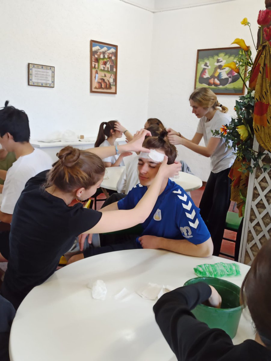 pmariasantcugat's tweet photo. L’alumnat de 2n Batxillerat està de recés, desconnectant del ritme diari de les classes per tal de reconnectar amb més forces a la recta final de curs 💪🏻🤩 #reces #iiin #convivencies #santcugat https://t.co/4BcNwA4XOt