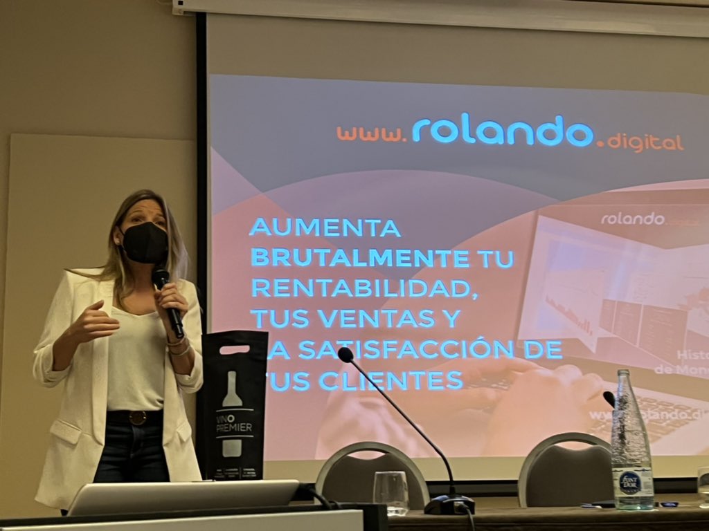 Ecommerce_es's tweet image. 💥 Turno de #StartupMoment con Inmaculada Arjona de @Rolando_Digital. Una solución digital para ahorrar en cada pedido.

#EcommerceTourMálaga