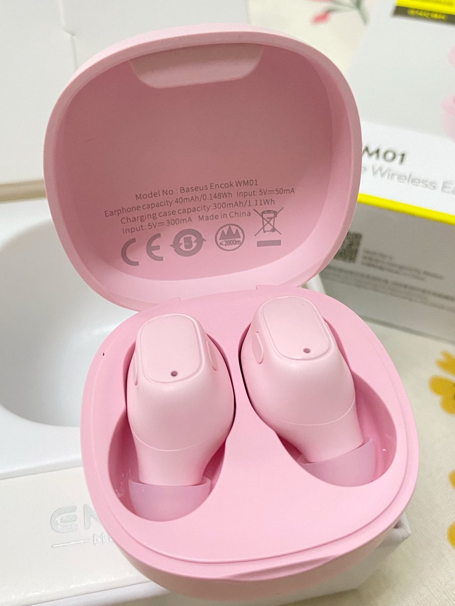 Nuyenggg's tweet photo. All these while I duk tengok ramai betul beli Baseus ni &amp; kat @ShopeeMY dah sold sampai 70K so I’m kinda curious 🤔

Until I tried it myself then I understand the hype. WEH BEST GILA THE SOUND PROJECTION, SERIOUS. It definitely beats my Xiaomi Earbuds.

And cute, got few colours! https://t.co/4KbqtszWC8