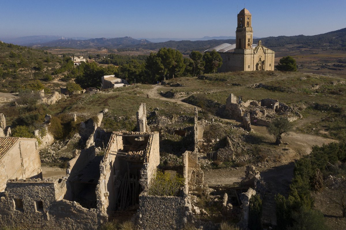 Patrimoni (@patrimonigencat) on Twitter photo 📩 Ja has donat un cop d'ull a l'"Informa't. Inspira't" d'aquesta setmana?
T'hem proposat endinsar-te al <a href="/PobleVell/">Poble Vell Corbera</a>, el nou Monument Favorit de Catalunya a <a href="/BatallaTV3/">Batalla monumental TV3</a>, i als Espais <a href="/BATALLAEBRE/">Espais de Memòria de la Batalla de l'Ebre - COMEBE</a>.
No te'l perdis📲 loom.ly/bu_H08Y
Subscriu-t'hi✍️ loom.ly/LWbA3WQ 📩 Ja has donat un cop d'ull a l'"Informa't. Inspira't" d'aquesta setmana?
T'hem proposat endinsar-te al <a href="/PobleVell/">Poble Vell Corbera</a>, el nou Monument Favorit de Catalunya a <a href="/BatallaTV3/">Batalla monumental TV3</a>, i als Espais <a href="/BATALLAEBRE/">Espais de Memòria de la Batalla de l'Ebre - COMEBE</a>.
No te'l perdis📲 loom.ly/bu_H08Y
Subscriu-t'hi✍️ loom.ly/LWbA3WQ