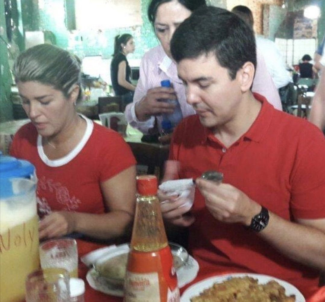 Ovillopunta's tweet photo. Hetene esa marinera en USA. 
Dicen que Santi le visitará pronto a su amiga hospedada en el norte 😱😱😱😱

🤔🤔🤔Por cierto qué van a comer este lindo jueves???? https://t.co/63JvY8BFuo