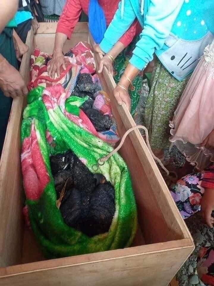 nslwin's tweet photo. Kalay, Sagaing:

A mother and two daughters from Chaung Khwa village were hiding somewhere to escape the brutal killing of #MyanmarMilitaryTerrorists, but they were KILLED, and their bodies were burnt. #WhatsHappeningInMyanmar https://t.co/0nDz8jdyhB