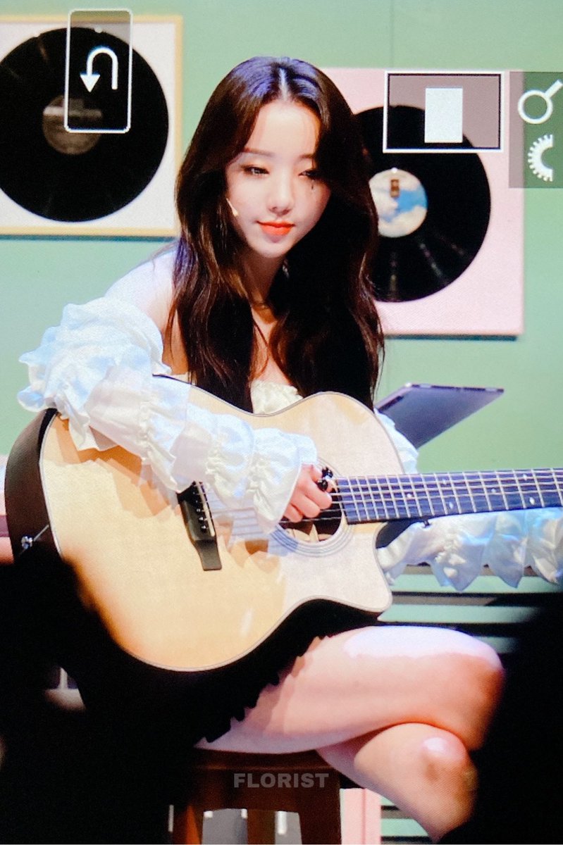 florist320's tweet photo. 220224 온에어 프리뷰
#러블리즈 #케이 #김지연

김케이 소극장 어쿠스틱 콘서트 1열 센터 내 자리 찜꽁👻 https://t.co/aiPpCeBug5