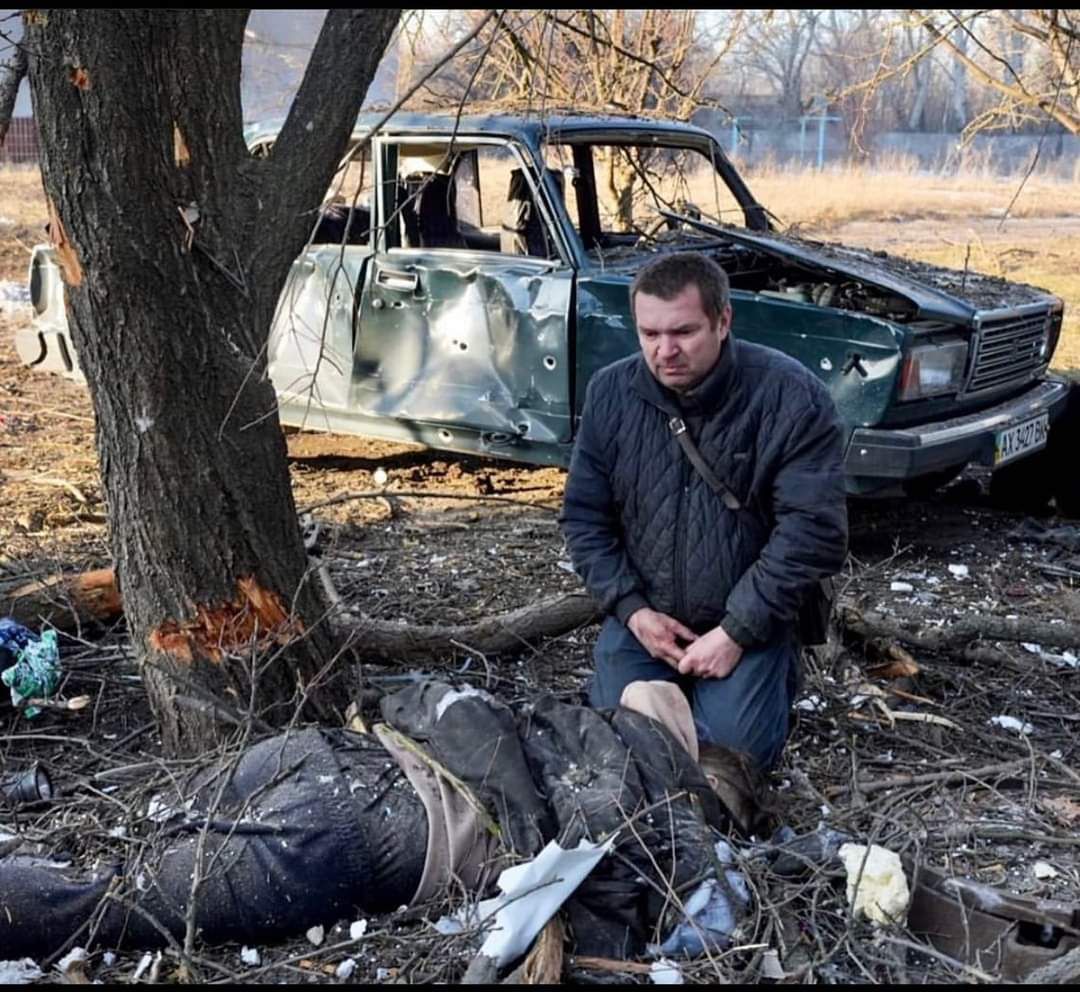 FieryQueen87's tweet photo. Is this what we accept as "normal"? Just another war? My heart aches, seeing people losing. Cause I truly don't see any winners in these type of fights. #Ukraine #Ukraina #UkraineCrisis #UkraineInvasion #UkraineRussiaCrisis #Russia #worldwar3 #KyivNotKiev #kyiv https://t.co/OYmVnJDPsR