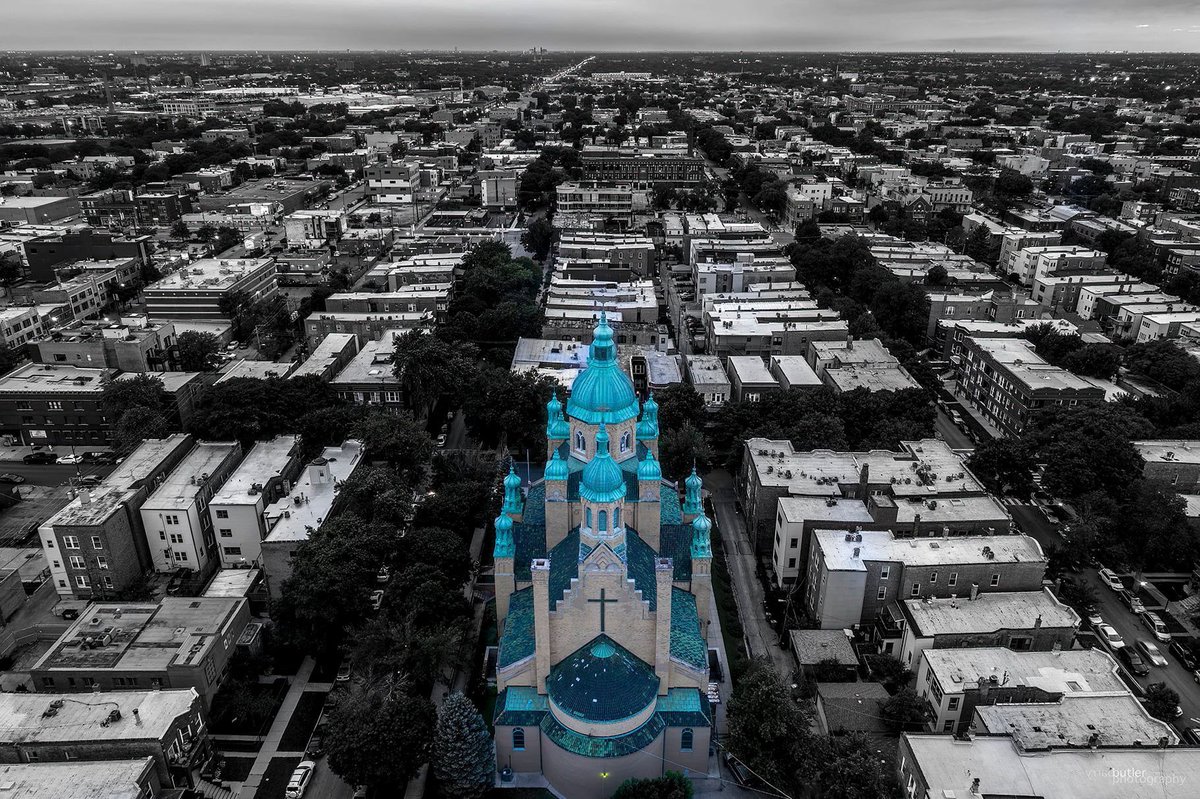 barrybutler9's tweet photo. Ukrainian Village, Chicago.   Thoughts and prayers to the people of Ukraine.   This is St. Nicholas Ukrainian Catholic Cathedral. https://t.co/gqlsMWU6Gm