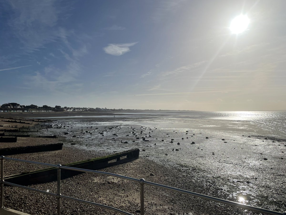 Birdwisenk's tweet photo. A change of scenery yesterday with some Solent sunshine to start the day. Great to catch up with our friends at @BirdAwareSolent and share ideas to protect our coastal birds #shareourshores #birdaware #birdwise https://t.co/CWktnvheDZ