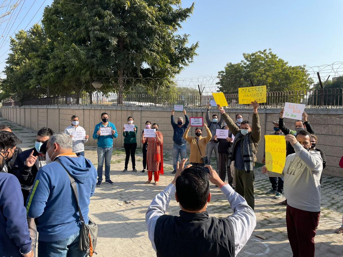 TaurusAmazing's tweet photo. @dcpcr @dspadelhi @dir_education @minister_edu @ltgovdelhi @rubikaliyaquat @delhiparentsdpa @mssisodia @pmoindia
Parents fighting at DPS Dwarka and DPS Mathurard to get an Govt Order implemented. Can this be seen anywhere? Govt issues order, but fail to implement? Shame https://t.co/KuU0sr0dd6