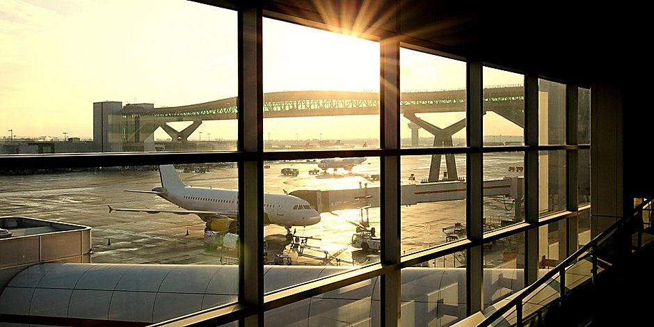 HiExCrawley's tweet photo. Heading away on your holidays?😍 Our local Fastway #20 service heads straight to London Gatwick Airport via the South Terminal.

#AirportHotel #GatwickHotel https://t.co/twuDN4oCvg