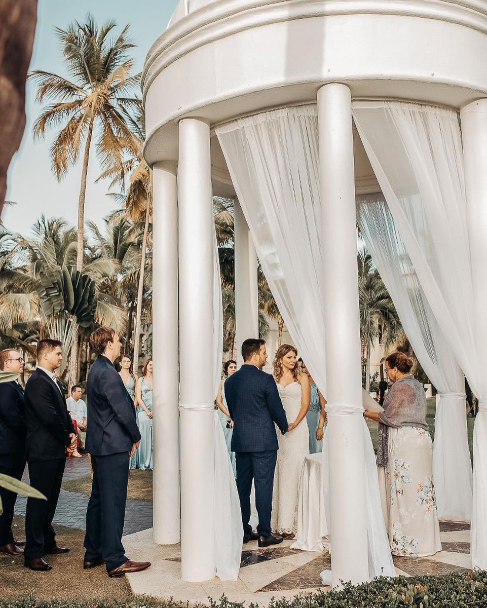 This is the perfect beginning to your new life together. Truly natural beauty defines Natural Vibes. 📷@gustavoalvsfotografia #EmbraceYourNature #RomanceByParadisus #DestinationWedding

For more information about our Romance experience visit: romancebyparadisus.com