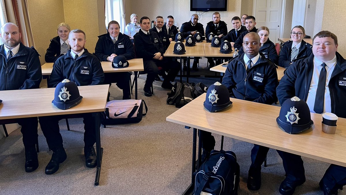 Welcoming the next batch of new recruits to the South BCU. Today they received their warrant card from @mpsdavestringer. They are really looking forward to getting out operationally across @MPSCroydon @MPSBromley @MPSSutton