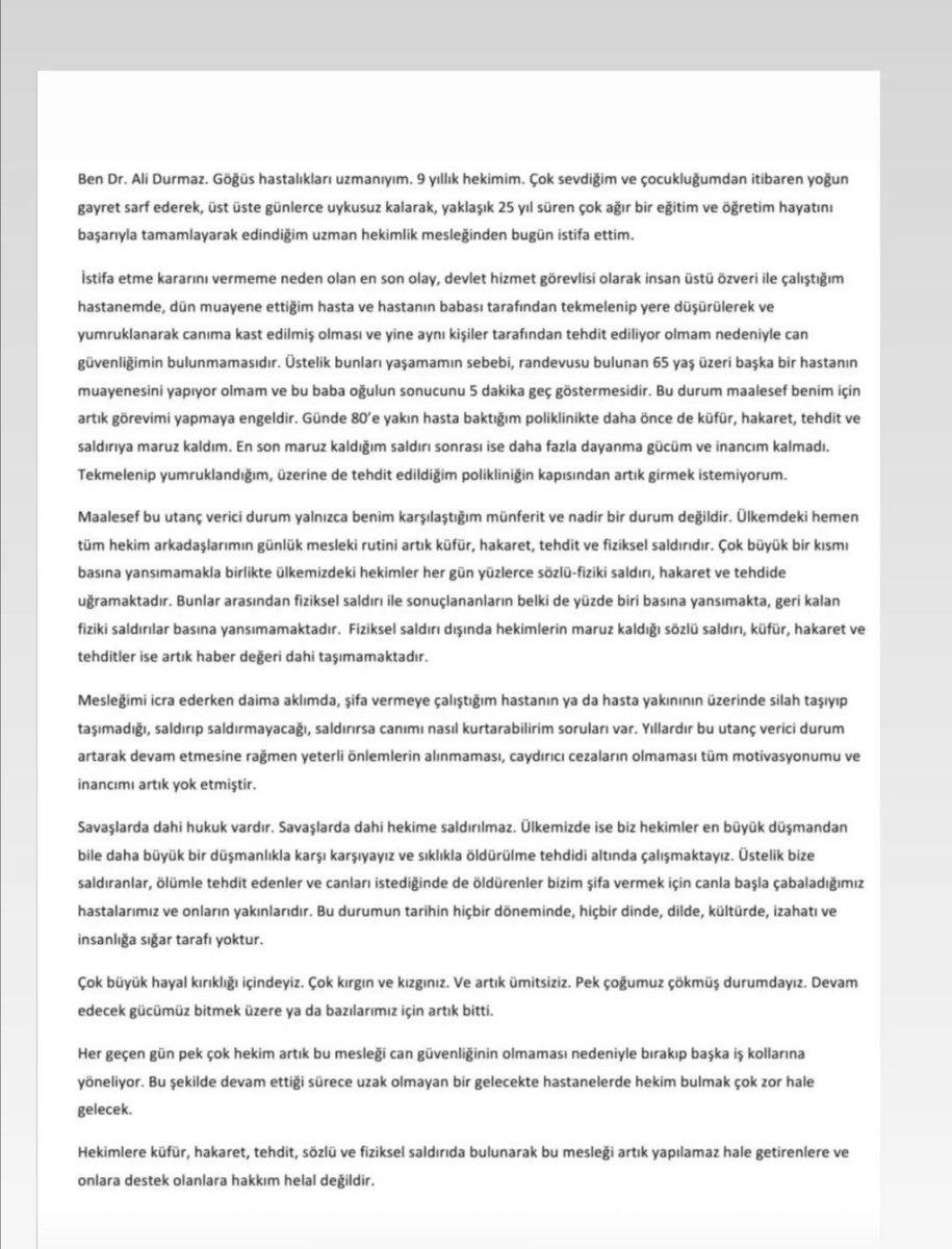 #SağlıktaSiddet 
Bingöl Devlet Hastanesinde yaşanan bu olay neticesinde, Göğüs Hastalıkları Uzmanı Dr. Ali Durmaz görevinden yaşadığı olay nedeniyle istifa ediyor. Umarız saldırganlar cezalandırılır.