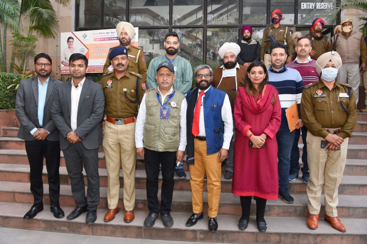 yespunjab's tweet image. CEO Punjab Dr Raju inspects strong rooms in Hoshiarpur
yespunjab.com/?p=455392
#DrSKarunaRaju #StrongRooms #SecurityProtocol #ECI #ElectionCommission #Punjab #PunjabElections #PunjabElections2022 #Hoshiarpur #YesPunjab