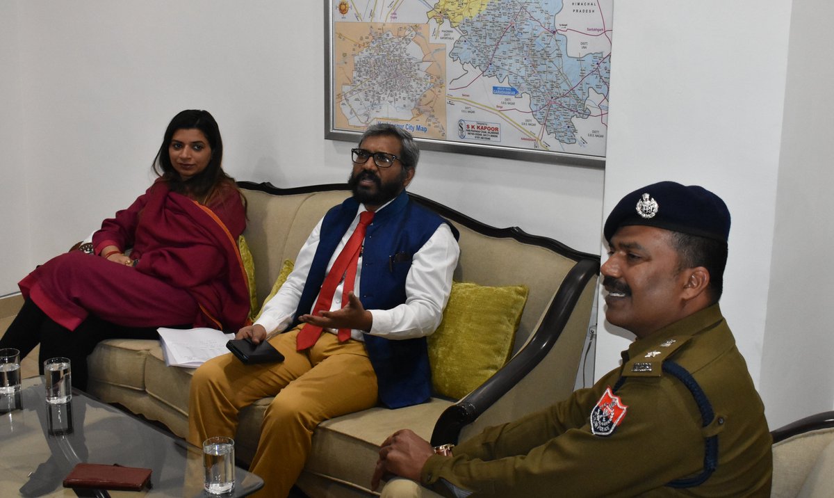 yespunjab's tweet image. CEO Punjab Dr Raju inspects strong rooms in Hoshiarpur
yespunjab.com/?p=455392
#DrSKarunaRaju #StrongRooms #SecurityProtocol #ECI #ElectionCommission #Punjab #PunjabElections #PunjabElections2022 #Hoshiarpur #YesPunjab