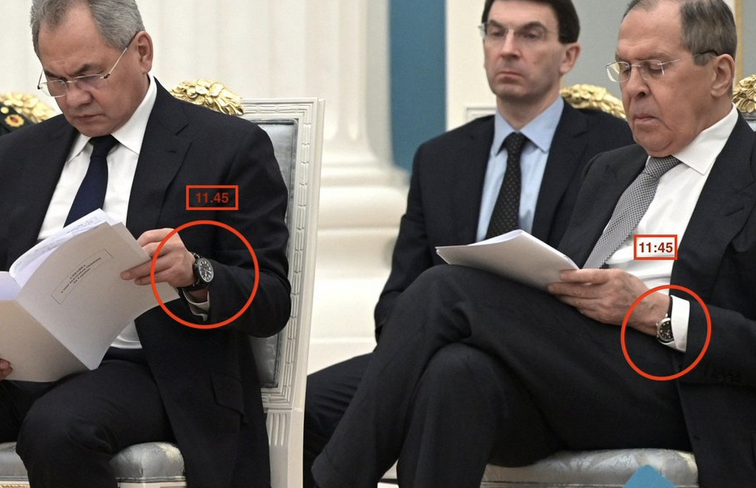 schiebde's tweet image. #Crowdpower: Putins Propaganda entlarvt. Armbanduhren dokumentieren: Live-Broadcast war nicht live. Anerkennung der Republiken, bevor sie darum gebeten haben. Und Video zwei Tage vor angeblichem Termin gefilmt – siehe Metadaten im #Videofile. Hacken 1+. Dokumente fälschen 5-.