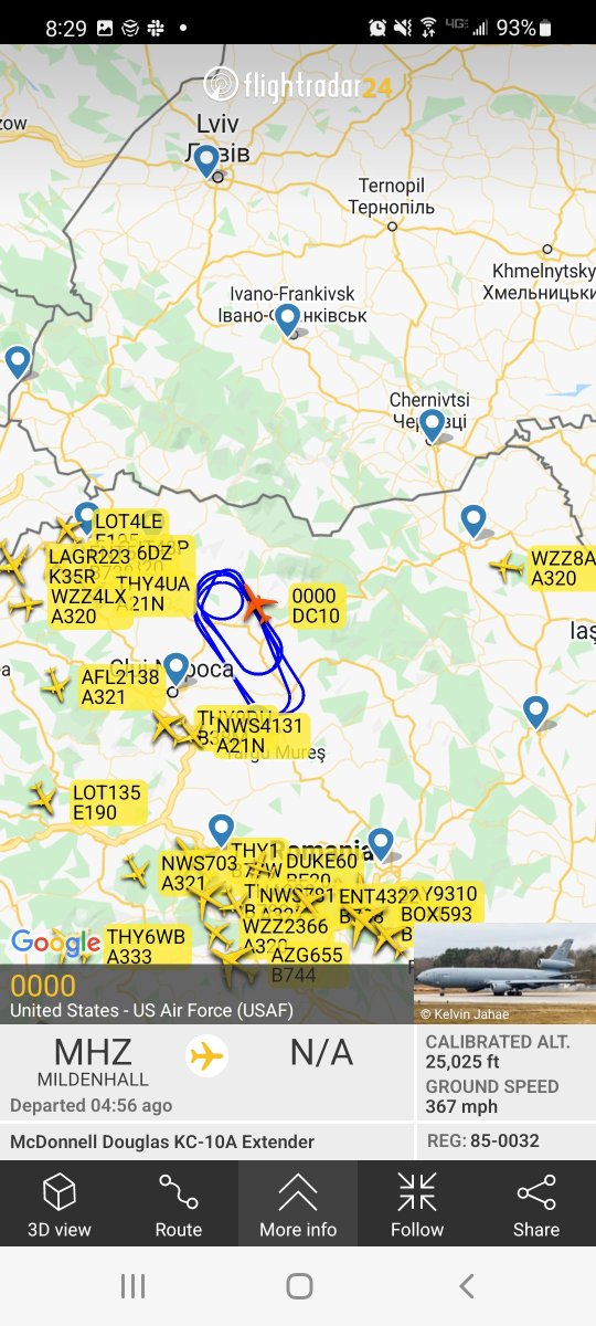 rachelkaras's tweet photo. .@usairforce tankers and 
a B-52 bomber making tracks over Poland at the moment. Wouldn't be surprised if there's planes not showing up on radar that are meeting up with those tankers to refuel https://t.co/fq7pQ5VSyR