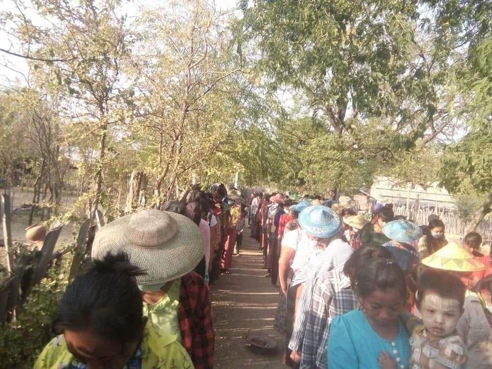 Anti-coup revolutionary strike in a Vlg from Sagaing's Yinmabin Twp. 🪧

#2022Feb24Coup #NoFlyZoneInMyanmar #WhatsHappeningInMyanmar