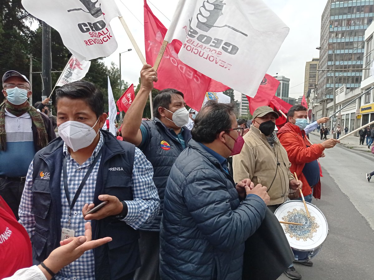 prensaceosl's tweet photo. ✊Reactivamos las jornadas de resistencia con el #plantón en defensa del seguro social.

📢El @IESSec y @BiessEcuador son de las y los afiliados, NO de los gobiernos de turno, ¡No a la privatización! https://t.co/3zUjJgIc62
