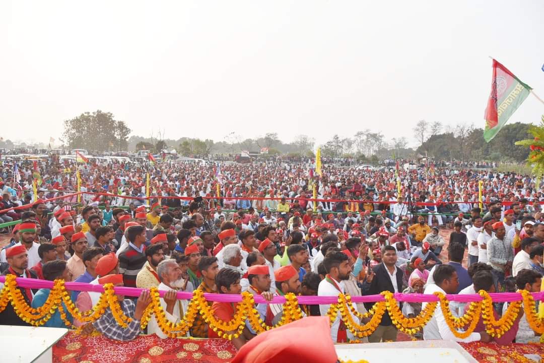 समाजवादी पार्टी के राष्ट्रीय अध्यक्ष, श्री अखिलेश यादव जी के नेतृत्व में समाजवादी पार्टी महागठबंधन की परिवर्तन की आंधी चल रही है, जिस आँधी में भारतीय जनता पार्टी का सूपड़ा साफ होना तय है। आज फाजिलनगर के ग्राम ठाढ़ीभार में डॉ. संजय चौहान जी के साथ जनसभा को संबोधित किया।