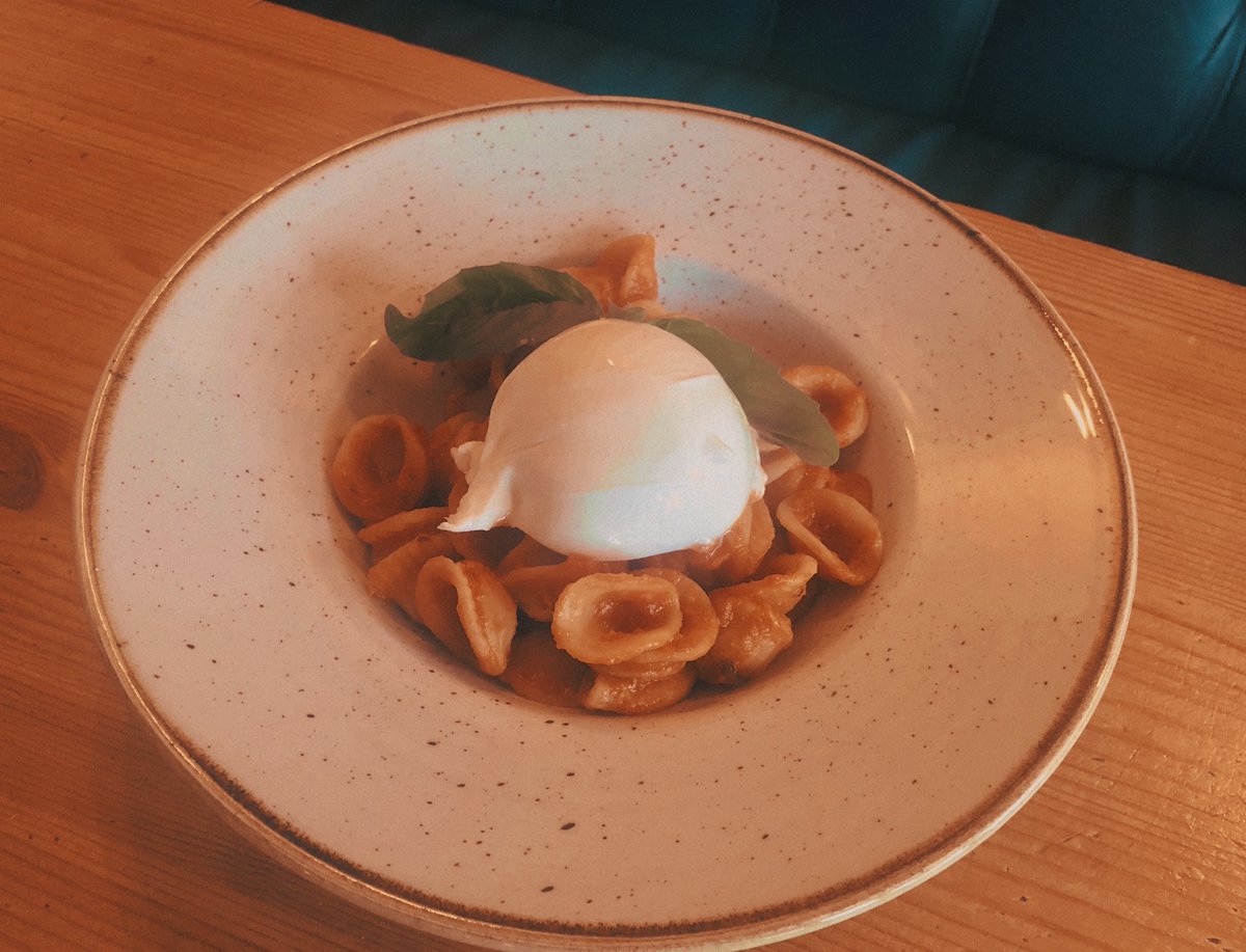 Have you tried the new dishes on our menu yet? This pasta pomodoro with burrata is 👩🏻‍🍳😘 simple but delicious!