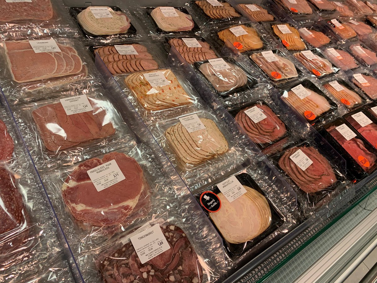 Ambachtelijke vleeswaren, elke dag vers gesneden!
Deze week in de actie! 
- Casselerrib, blik boterhamworst of runderlever. Pak 100/110 gram. Per stuk voor € 0,99
- Fricandeau, grillworst kaas of kipfilet. Pak 100/125 gram. Per stuk voor € 1,79