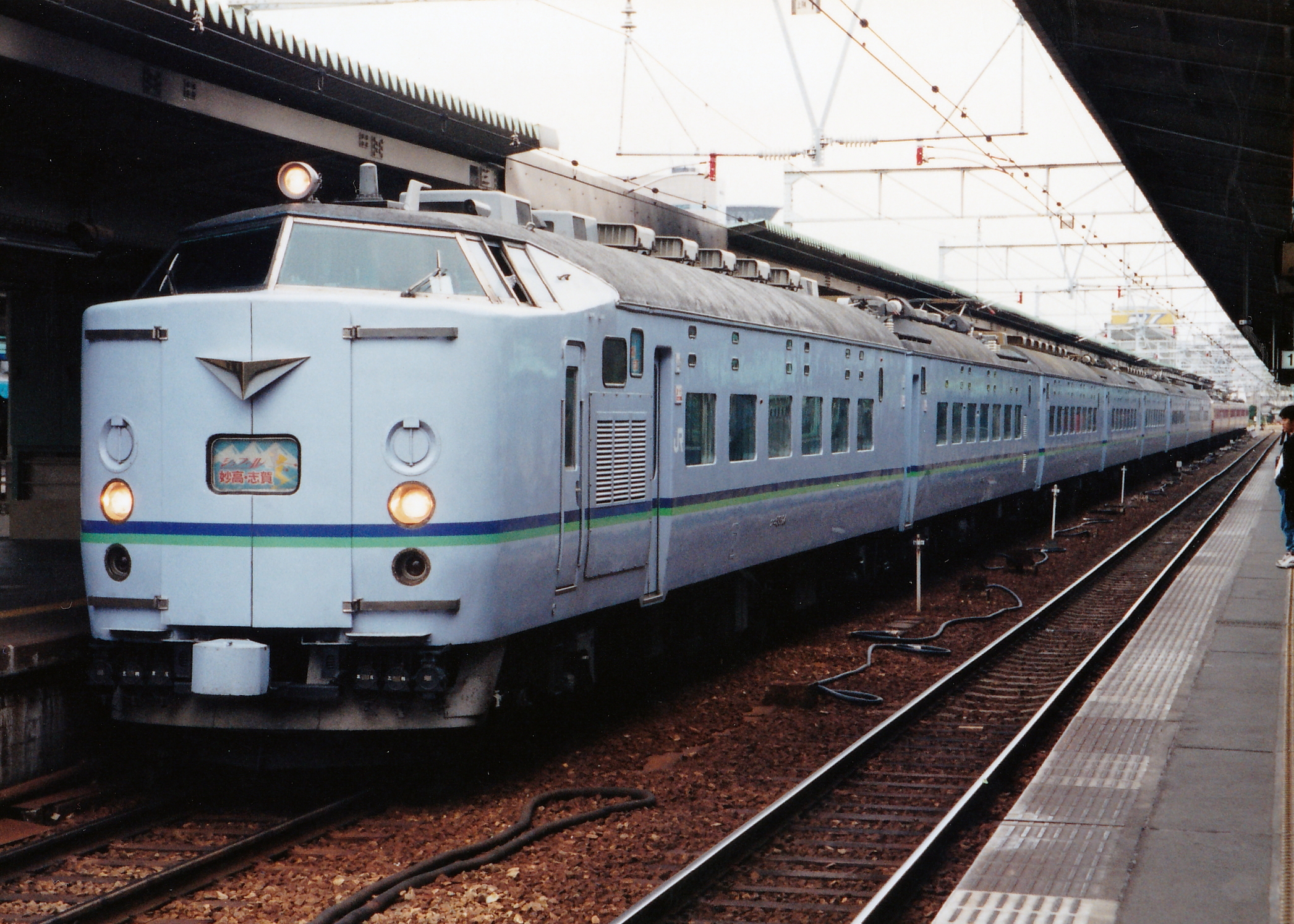 鉄道写真シュプール号 JR西日本 国鉄485系電車 シュプール号 クハ481-117 和邇駅 鉄道