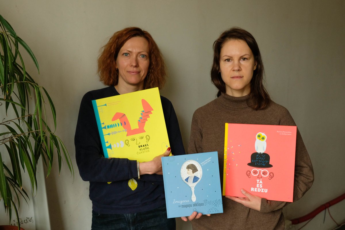 In solidarity with Ukraine, we invite publishers worldwide to post pictures with the Ukrainian titles you have published in your language.
❤️🇺🇦❤️
#makebooksnotwar #StandwithUkraine #booksagainstbombing #StopRussianAggression