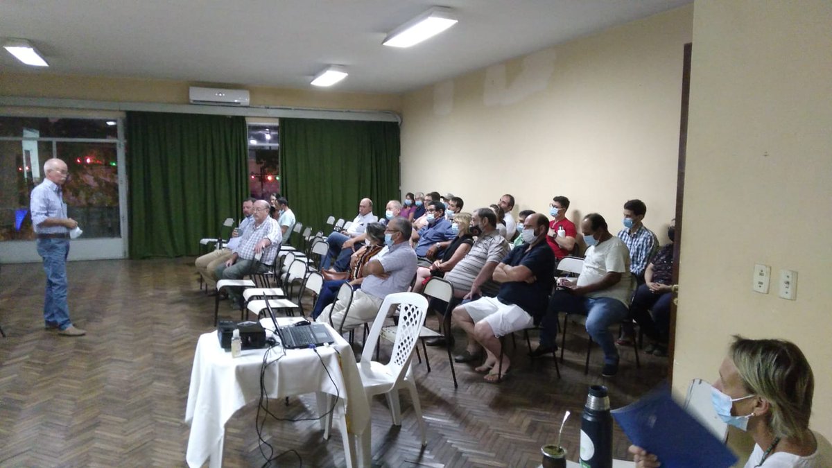 PlanAgro's tweet photo. #Ayer en Treinta y Tres, Charla "Herramientas financieras disponibles en Emergencia Agropecuaria 2022" y "Decisiones prediales otoño/invierno".
@MGAPUruguay #SFTT #RepúblicaMicrofinanzas
Ing. Santiago Barreto #Este #PlanAgropecuario https://t.co/yQ4sqFIYDx