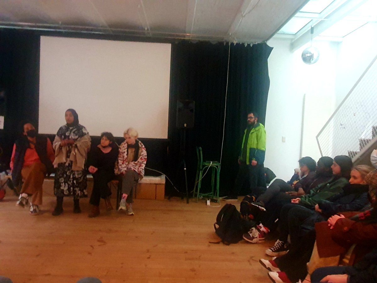 kimponsaerts's tweet photo. Schuilen voor de regen, zeer warm onthaald en ook kippenvel bij @cinemaximiliaan in Molenbeek. Brusselweek @ehb_journalist @ehbrussel https://t.co/hiwzSsKp78