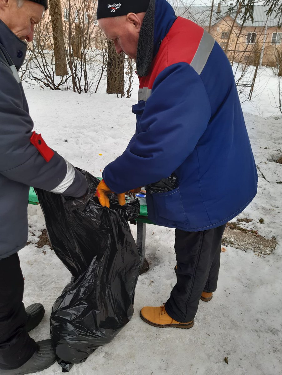 Privadm's tweet photo. Привокзальный округ
@Privadm Косая Гора
Сбор летучего мусора в сквере памятника "30 лет Победы" https://t.co/kavHt9QiV5