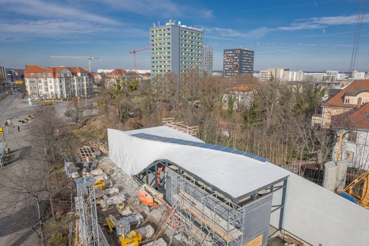 Carbonbeton's tweet photo. Hier die ersten Eindrücke des weltweit ersten Gebäudes aus #Carbonbeton CUBE. Aktuell wird die Glasfassade finalisiert und die Küchenelemente eingebaut. https://t.co/oBRpzu7QNq Fotos: Stefan Gröschel @tudresden_de #letsgetcube https://t.co/67Y6bL9Ntm