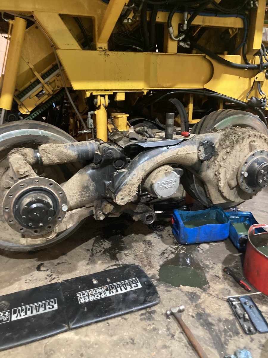 Track maintenance &amp; again repairs, new pin &amp; bushes needed for mid rollers, very weak area on these <a href="/HMCPeas/">HMC Peas</a> <a href="/ploegermachines/">Ploeger</a>