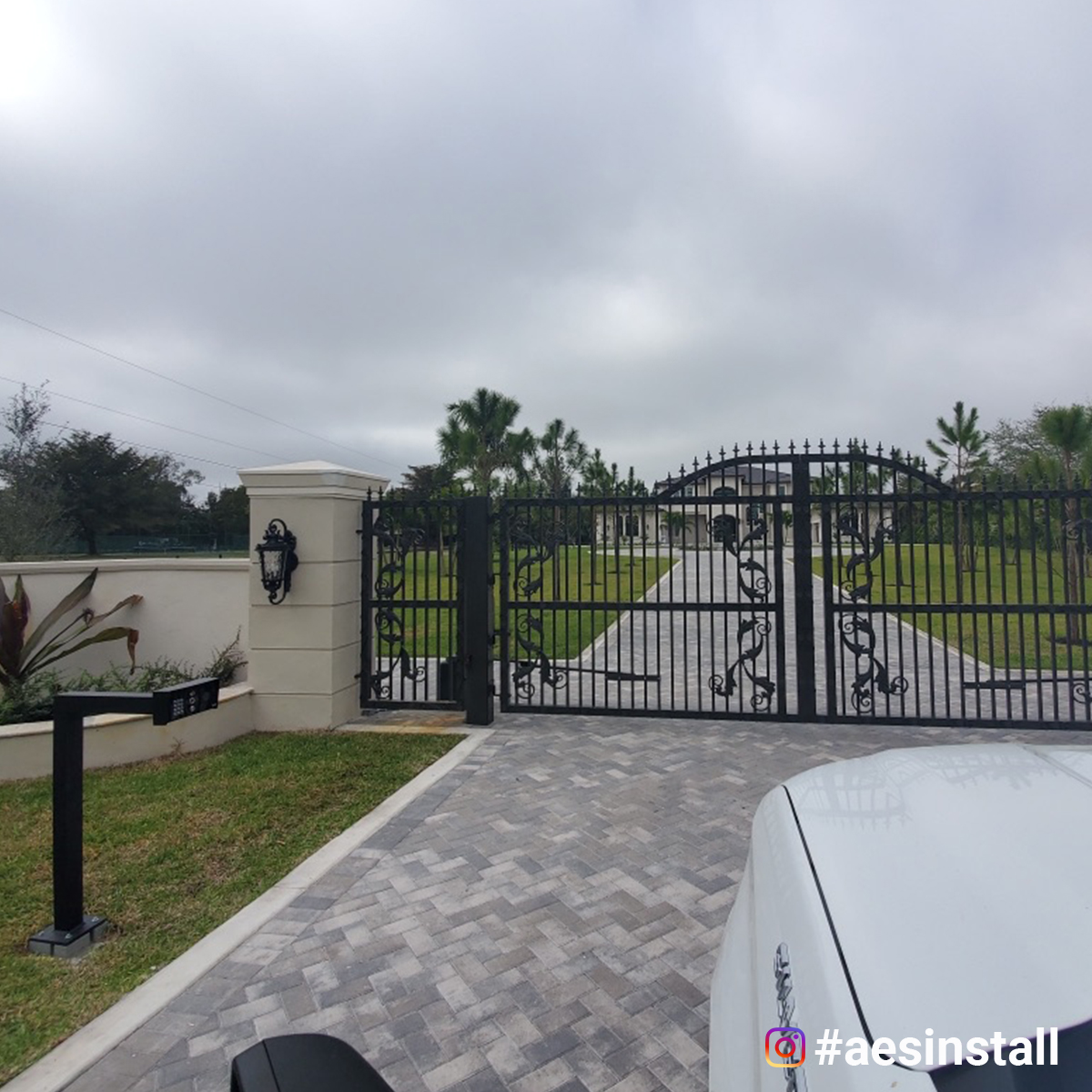AesUsa's tweet photo. Impressive driveway in Miami, Florida newly fitted with a Praetorian Guard IP Video Intercom. Thank you @COMGSA CORP for sharing your install. Purchased from @RemoteAccessFL 

 https://t.co/1SzhSBoV0y

#AESUSA #intercom #videointercom#fence #drive #gateintercom #accesscontrol https://t.co/5foY7ZYTxk