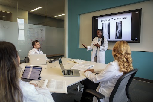 UWGCareer's tweet photo. Going to medical school can be a tough pill to swallow for some. Join us March 3 to hear from a first year student at the University of South Carolina School of Medicine Greenville for a dose of reality. Register at https://t.co/Dr92O7gznG  #careerservices #uwg #careers #medicine https://t.co/4BPVB3UEt9