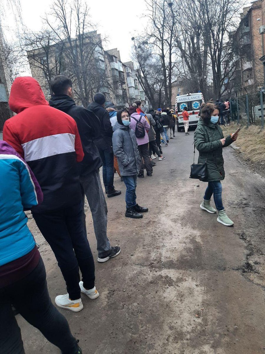 #Ukraine Despite attacks and air raid sirens sounded in the Ukrainian capital, Kyiv, people are queuing up to donate blood. 

Full solidarity with Ukraine. It is heartbreaking to see it attacked by the Kremlin. As a child, I used to spend summers in Ukraine with my grandparents