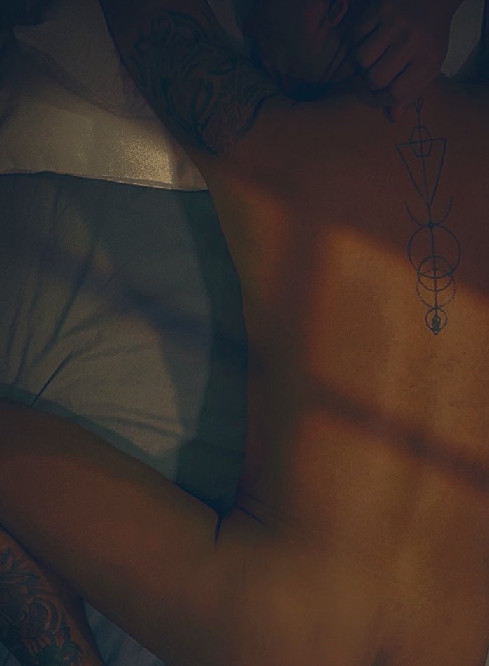 GrindrMarko's tweet photo. #insomnia https://t.co/BApOtDqF7D