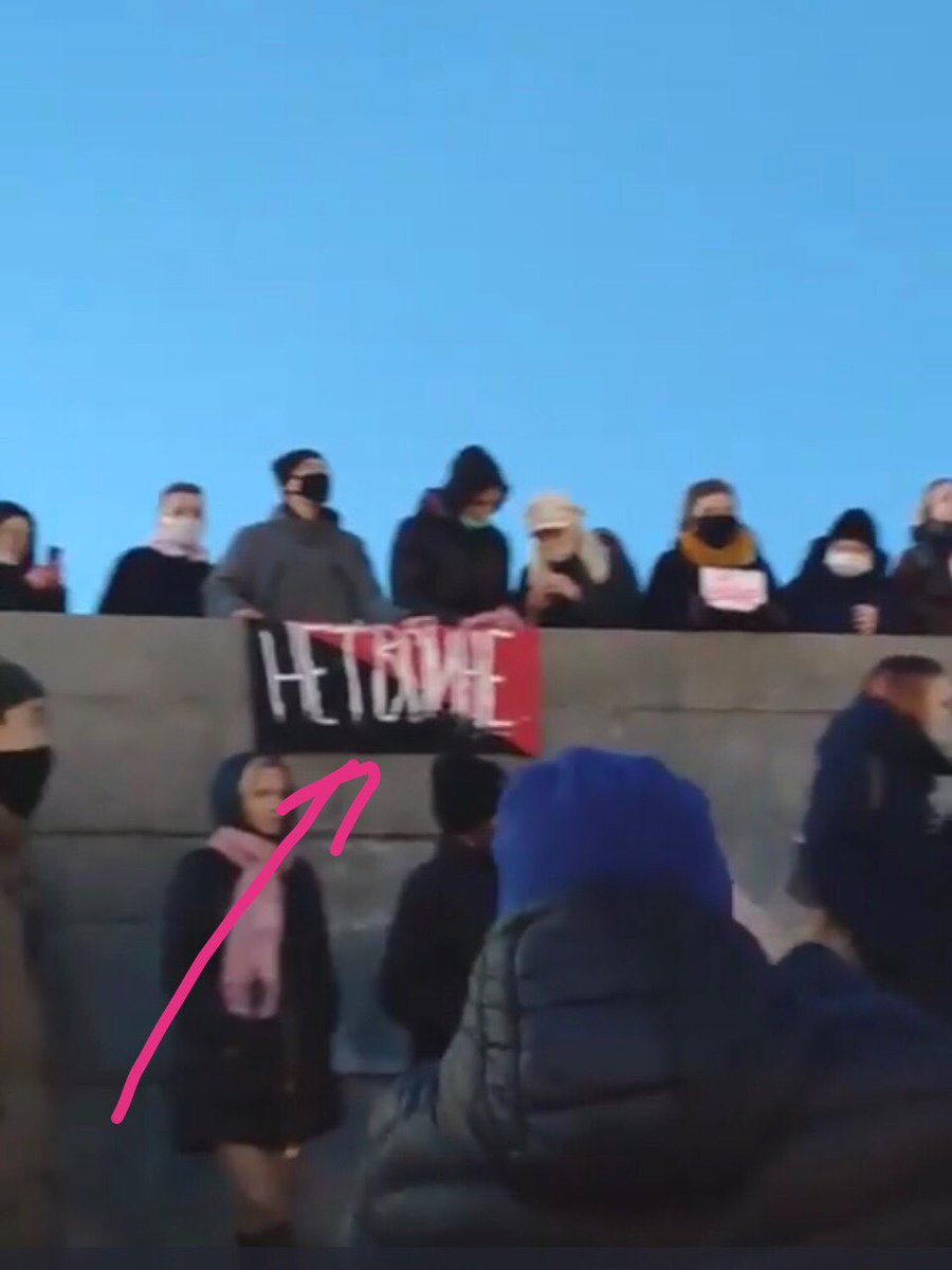 Прийти на антивоенный митинг на цветах правого сектора – это 5, конечно. Екб, наши дни