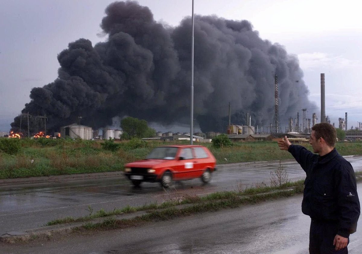 NinaByzantina's tweet photo. Not Ukraine. Belgrade, Novi Sad, et al under NATO’s 78-day bombing of Yugoslavia in 1999. The bombing included civilians and civilian infrastructure. https://t.co/psgeOAHEsh